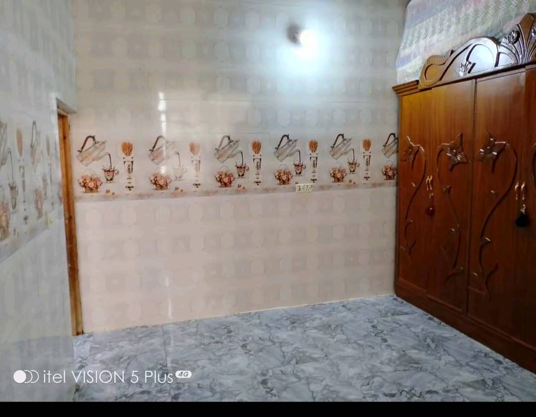 سلام عليكم بيت للبيع في كربلاء شارع بغداد خلف مدينة زارين مساحة 220 يبعد عن شارع بغداد 800متر سعر 80وبي مجال تواصل عله رقم ***********/***********