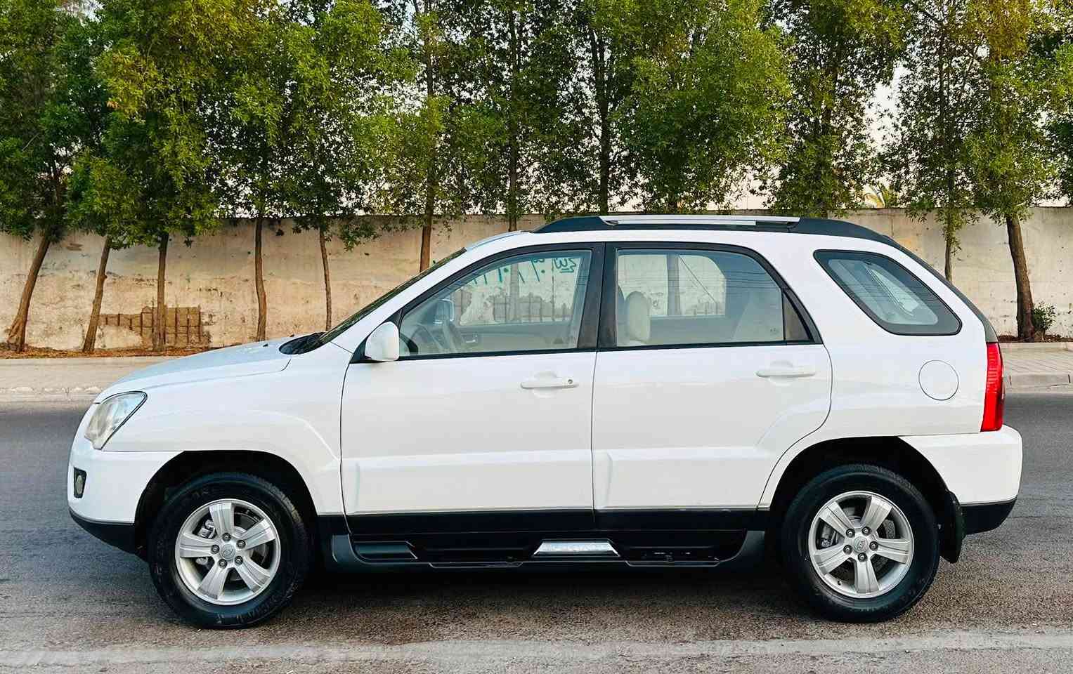 السلام عليكم 
للبيع كيا سبورتج 2010
المحرك 2000
فتحه سقف 
 خليجي
الداخل بيجي 
ماشيه 130 الف km
كفاله من الصبغ ولتبديل 
فقط دعاميه خلفيه صبغ 
السيارة گير ومحرك وتبريد مكفولات
التبريد ثلج 
رقم أربيل الجديد سنوية 2030  ( باسمي )
مكان السياره بغداد العامريه
السيارة جاهزه من كلشي
السعر 120 وبيها مجال جدا بسيط
***********
*********** بغداد, العراق
