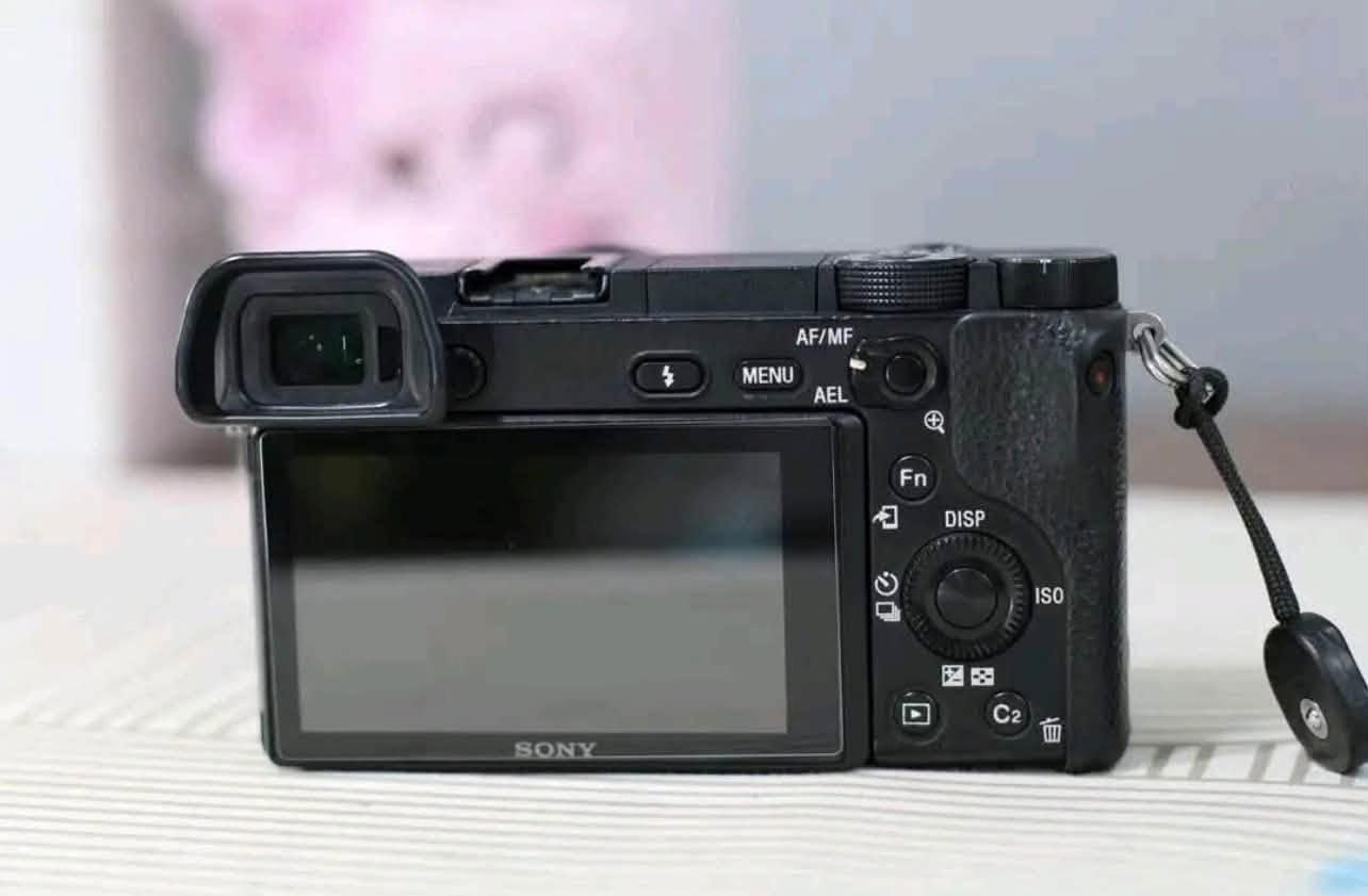 السلام عليكم
بل جيس كرتونه وكل عراضها 
تصور 4k 
Sony 6100 
16-50 lens 
SD card  32 
Shutter 5000

للأستفسار وات ساب   *********** 
مكاني بغداد  توصيل متوفر  داخل بغداد فقط
