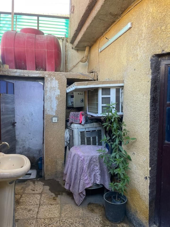 السلام عليكم بيت للبيع قبل سيطره سبع قصور قرب مطعم المائده للاستفسار التواصل على الرقم ***********
