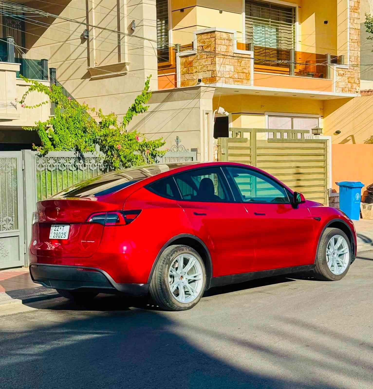 تسلا y موديل 2024  دول ماطور لونك رينج 
  حادثهة جاملغ خلفي فقط صبغ  وشويه بالدعاميه وصور الحادث مرفقة  
رقم  اربيل  باسم شركه
ماشيه 26 الالف سياره جديده 
السعر 245  ورقة 
مكان السيارة بغداد المنصور  
***********
