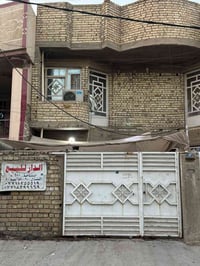 بيت للبيع  مساحة100م نزال 20م واجهة5م  الطابق الاول  يحتوي على مدخلين ...