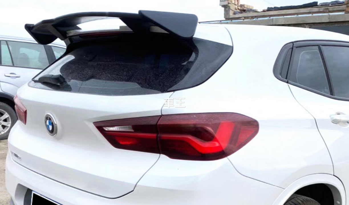 جناح خلفي • بلاستيك ABS • هاتشباك