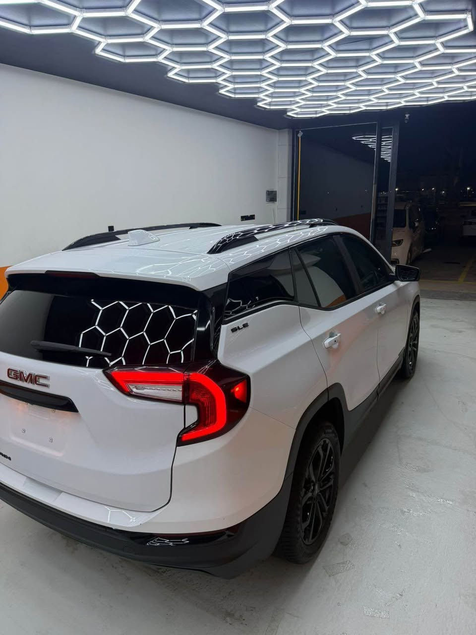 سلام عليكم GMC تيران 2023 فحص مؤقت سياره جديده ماشيه 70gالف الضربه موجود بل منشور سعر 140$وبيه مجال عنوان ناصريه مركز الاستفسار *********** ناصرية, ذي قار
