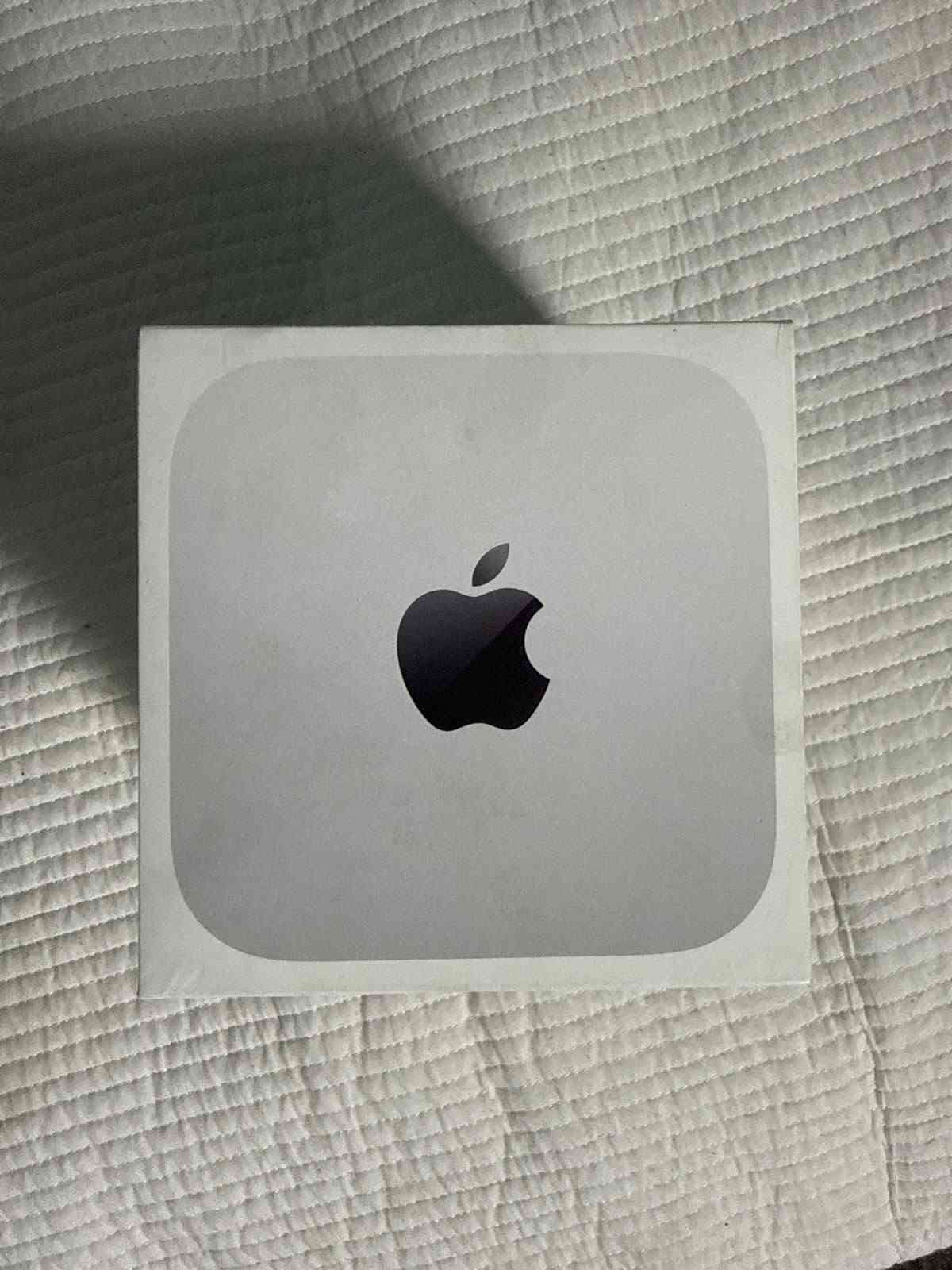 Apple Mac mini M4 للبيع
المعالج: Apple M4  
​الذاكرة العشوائية (RAM): 16GB  
​التخزين: 256GB SSD  
​المنافذ: منافذ USB-C، Thunderbolt 4، HDMI، وإيثرنت  
​السعر: 850 ألف د.ع وبي مجال
​الموقع: بغداد
​للتواصل والاستفسار: ***********

نص مكتوب في الصور:
- Mac mini M4 RAM: 16GB Storage: 256GB SSD 2x USB-C Front Ports Size Design details 850,000 IQD 850 ألف د.ع Apple Silicon M4 2x USB-C Front Ports HDMI Thunderbolt 4 2x USB-C Front Ports تندر بولت 4 HDMI إثرنت #ForSale #Macmini #Apple #FacebookMarketplace #Instagram
- USB-C مقبس لسماعات الرأس ثندربولت 4 HDMI إيثرنت
- Hi mini