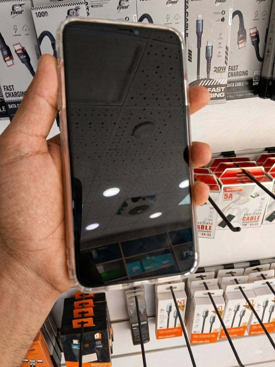 *للبيع أو امراوس أكس اس ماكس iPhone XS Max 📱
#### *مواصفات الجهاز 👇 
- *الذاكرة*: 256GB 
- *الحالة*: مستعمل - نضيف 100 بل 100
- *البطارية*: امبدلة فقط بطاريه اصلية 100% 

###*الملاحظات المهمة - للامانة الجهاز وكع مني ولفيس أيدي وكف  وصار خط بلشاشة بيها خط صغير جداً ما مأثر  علا شي وصارله سنه عندي كلشي ما علي الله شاهد بس لان محتاج فلوس اريد ابيعه أما  الباقي كله مكفول ✅ وعندي فديو اله بلخاص مصوره ✅

 *السعر*: 150الف 
 *المكان*: بغداد - ابو غريب
 *للتواصل*: ‪‏‪***********‬‏ وتساب وعل خاص 
*ملاحظة*: ماعندي توصيل ❌
