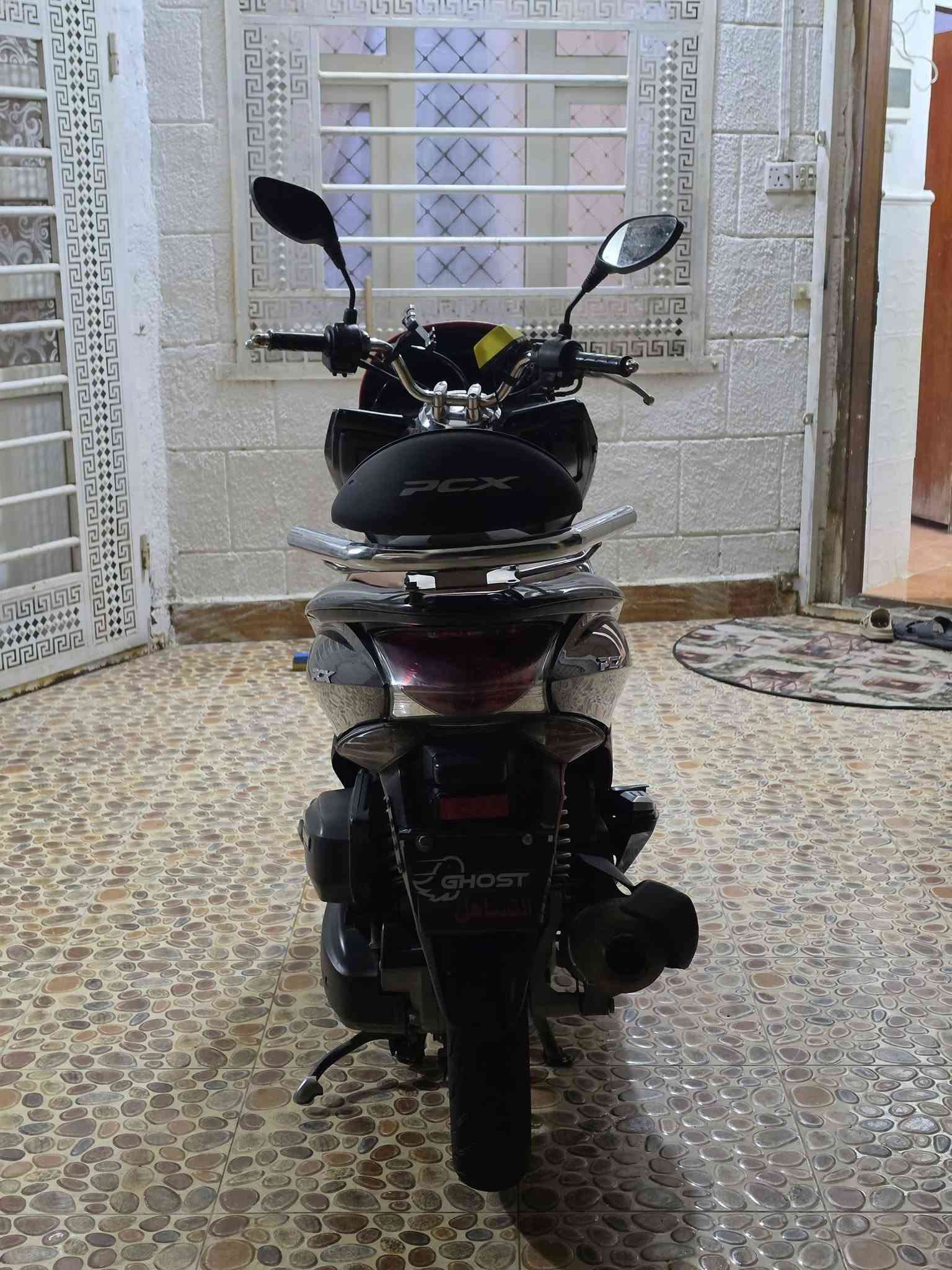 السلام عليكم للبيع او للمراوس HONDA Pcx جيل 1 لون اسود موديل 2016 فئة JF ياباني الاصلي محرك 125cc الدراجة ترايها يخبل وين ميعجبك مكينة بلادية السعر 1100 وبيها مجال للشراي العنوان ديالى بعقوبة تقاطع السادة للاستفسار الاتصال ع الرقم *********** متواجد ع خاص وعلى الواتساب ❤
