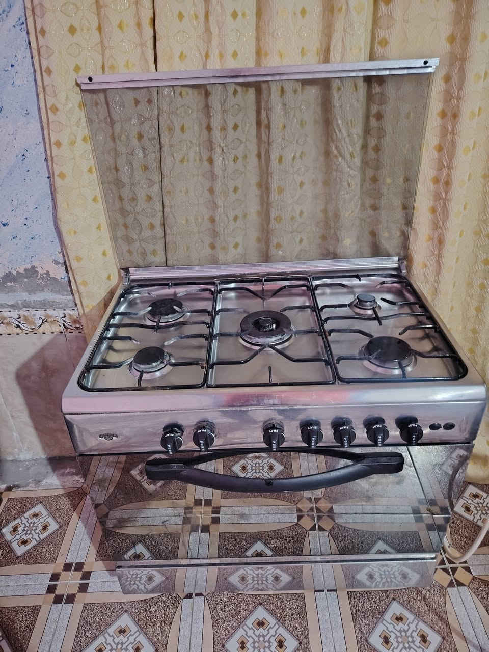 طباخ ايطالي شرط شغل نار زركه 250 وبي مجال ***********
