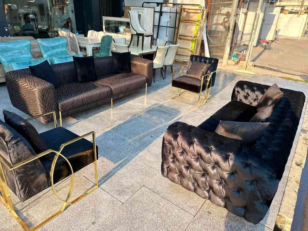 تخم قنفه 9 مقاعد نضافته 100‎%‎ تركي با موديل يطالي  بقماش الستن الناعم اسفنجه فول سوفت طبي  وهيكل با لكامل حديد  متانته قويه كلش متكون من كراسي عدد 2  وثلاثيه ورباعيه بلون الاسود + رباعيه اسود مطعمه بذهبي موديل تايكر 
 للستفسار تواصل خاص او واتس اب 
***********
***********
يوجد توصيل لجميع محافضات العراق وبا انسب الاسعار
