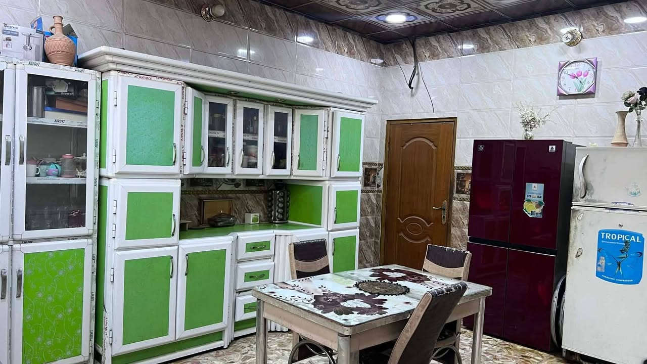 مكتب ولايه علي
بيت للبيع 200 متر طابقين بناء مميز درجه اولى بناء جناي طابو صرف 
 
يحتوي على 6 غرف نوم وصاله ومطبخ واستقبال وصحيات داخليه وخارجيه 

العنوان حي الجامعة عرض الشارع 20متر
 
السعر 380 مليون وبي مجال 

للاستفسار. الاتصال على 
*********** ابو علي العبدلي 
*********** علي العبدلي
