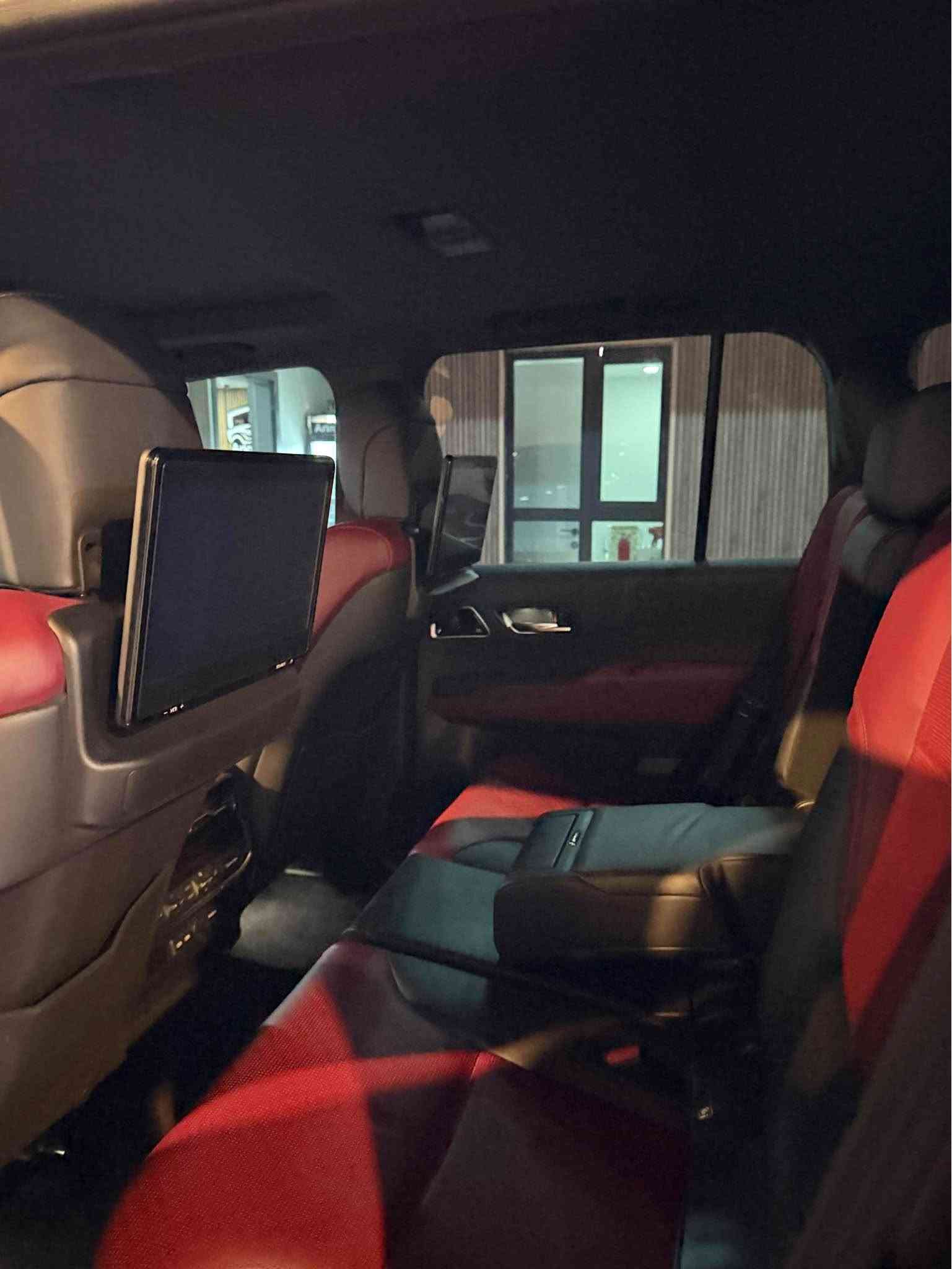 📦📦📦
السلام عليكم 
لاندكروز 2022 
VXR. land cruiser 
twen torbo 
رقم سليمانيه ب اسمي 
فول الفول للاخير
ماشية ٥٧ الف كم  
محرك 3500 توين تيربو
سلايد 
5 كامرات 360
كشنات جلد احمر واسود
كشنات تدفئه وتبريد امامي وخلفي
خزن ميموري 
رادارات 
داتا شو 
3 شاشات
سماعات ماركة JBL
شاحن لاسلكي
3وضعيات قيادة
اشاره لكزز امامي وخلفي
هاند بريك دكمه + اوتو هولد
حساسات امامي وخلفي
زراك لايت
ستيرن كهرباء
وبيها بعد هواي مواصفات ممذكوره
مكفولة كفالة عامة بل باكيت ماشالله لوك
————-
السعر 665 ورقه
مكان السياره السليمانية 
***********
*********** عربي السليمانية, العراق
