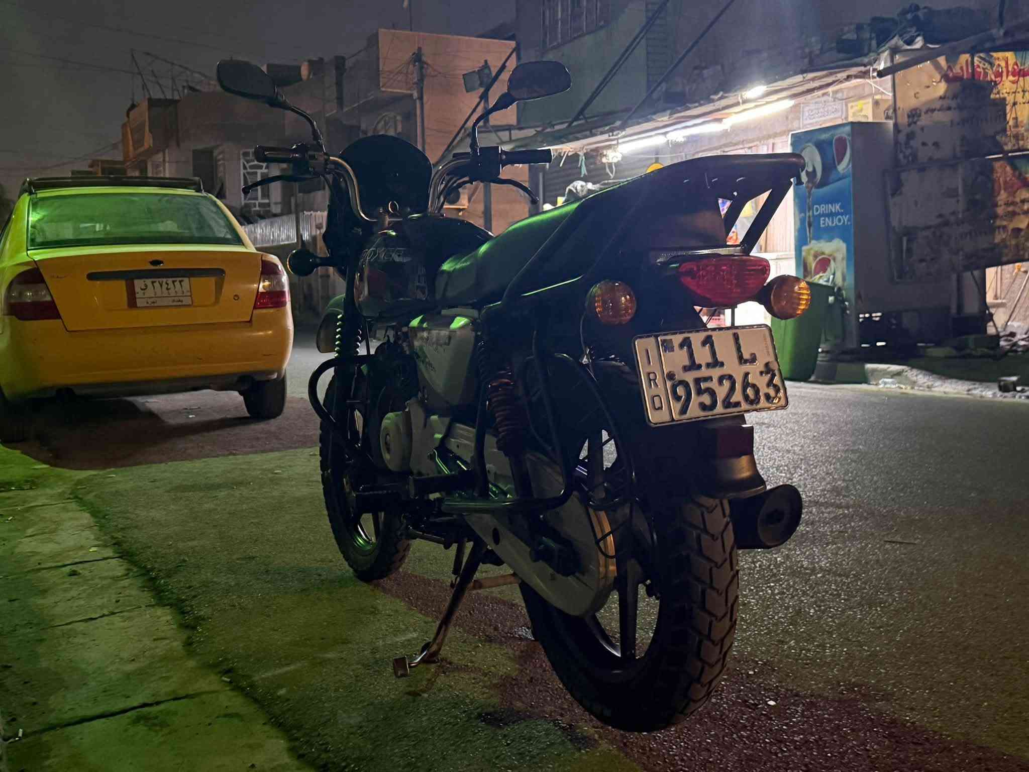 السلام عليكم بوكسر موديل 23 نزول 24 مرقم لوحه وسنويه إنكليزي تحويل ثاني يوم هزه جديده دراجه مكفوله كفاله عامه ماشيه ١٥ الف حقيقي مكاني الحريه
***********
