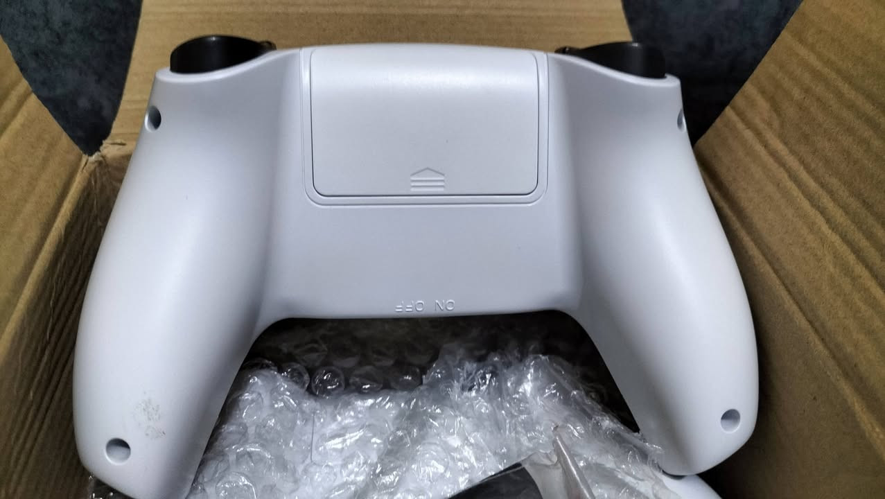 جهاز العاب game stick m15 pro يشتغل على منفذ HD وبي محاكي PlayStation و sega ومحاكيات هواي موجودة
كامل ملحقاته مع يدتين تحكم لا سلكي من خلال قطعة تركب في game stick مع شاحنه تركب في التلفزيون في منفذ USB ومع  اربع بطاريات ليدة التحكم بسعر 45 الف دينار عراقي يوجد توصيل 5 الاف لكل المحافظات

رقم واتساب:
***********
