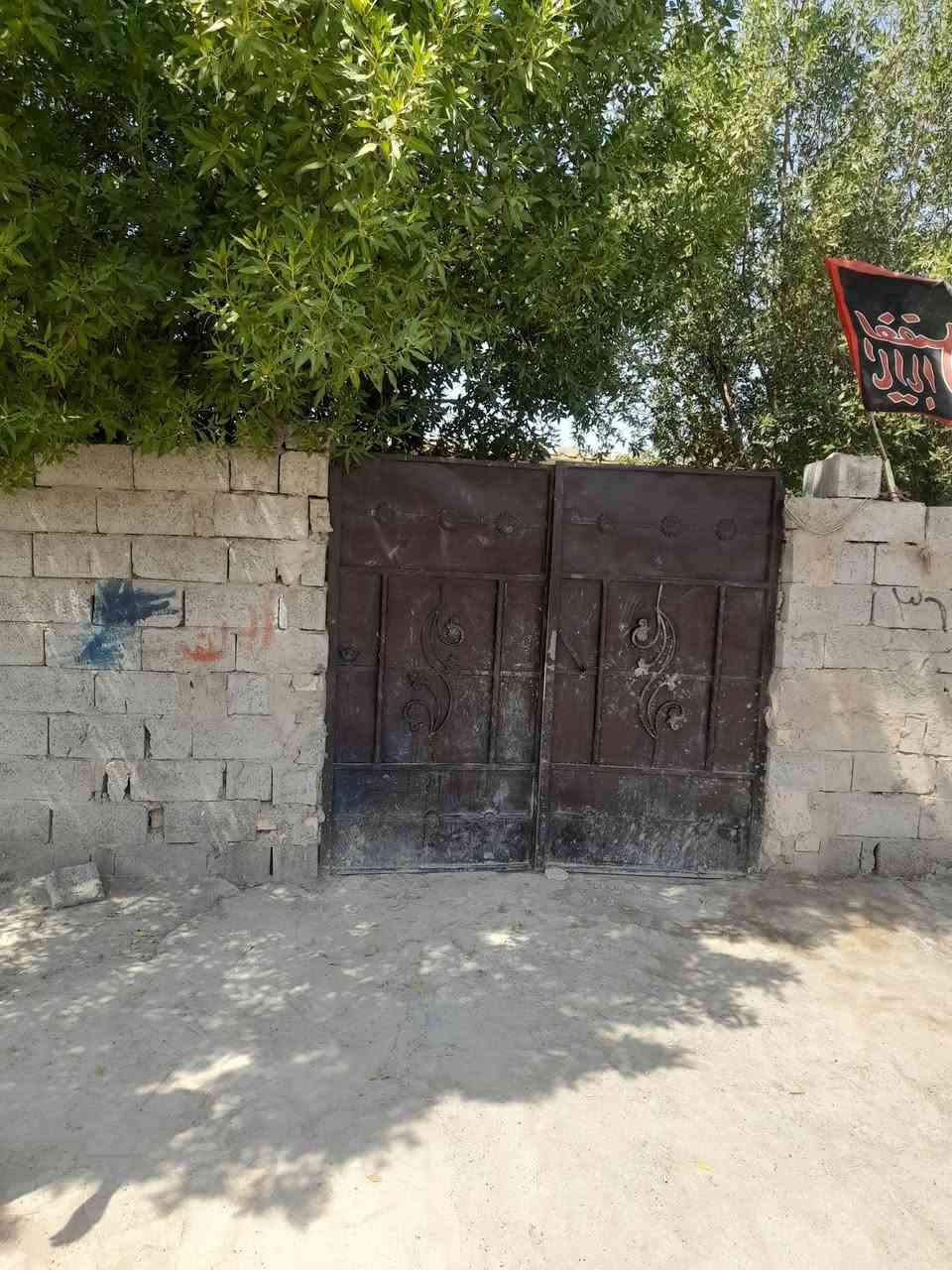 السلام عليكم بيوت عدد ٢ للبيع واحد مساحته ٢٠٠ متر ول ثاني ١٠٠ متر سقف سندويج البيوت سعرهن مناسب ال جبير ١٧ مليون ول ثاني ١٠مليون مكان النهروان حي المصطفى قرب مدرسة الصبور *********** ***********
