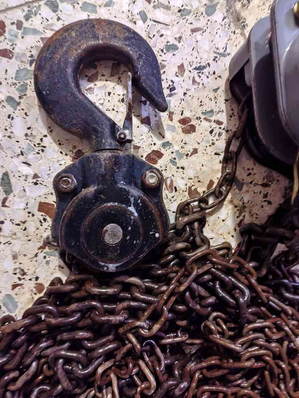 السلام عليكم ورحمة الله وبركاته للبيع بكرات رفع اسلنك ٣طن اوربيه نضيف سلسله فولاذ كريد ٨٠ طويله جناكيل الرفع فولاذ ثقيل اصليات صناعه استرالي شرط النضافه والعمل العنوان النجف الاشرف يوجد توصيل ***********
