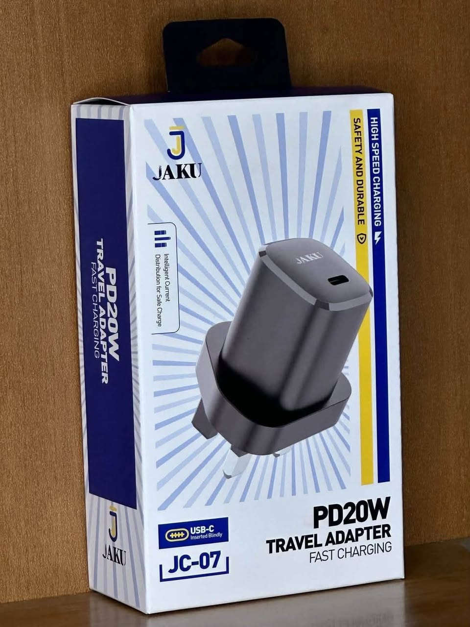 شاحن JAKU (JC-11) - 67W
 القدرة: 67W Max Adapter.
 المنافذ: منفذين (USB-C بقدرة PD 20W + منفذ USB-A للشحن السريع).
 المميزات: تقنية الشرائح الذكية Auto-ID لتوزيع التيار بأمان وشحن جهازين معاً.

. شاحن JAKU (JC-07) - PD 20W
 القدرة: 20W Fast Charging.
 المنافذ: منفذ USB-C واحد.
 المميزات: تصميم مدمج ومثالي للسفر (Travel Adapter) بلون أسود أنيق وحماية متكاملة للأجهزة.
. 

شاحن JAKU (JC-05) - PD 20W
 القدرة: 20W Fast Adapter.
 المنافذ: منفذ USB-C واحد.
 المميزات: مزود بـ Intelligent Chip لحماية الأجهزة من الشحن الزائد وتوزيع التيار بذكاء، تصميم أبيض كلاسيكي.

📞 للطلب والاستفسار: ***********
📍 العنوان: الناصرية - قضاء الدواية - مول عيون الرشا (بجانب دار اليمن)
تتوفر خدمة التوصيل
