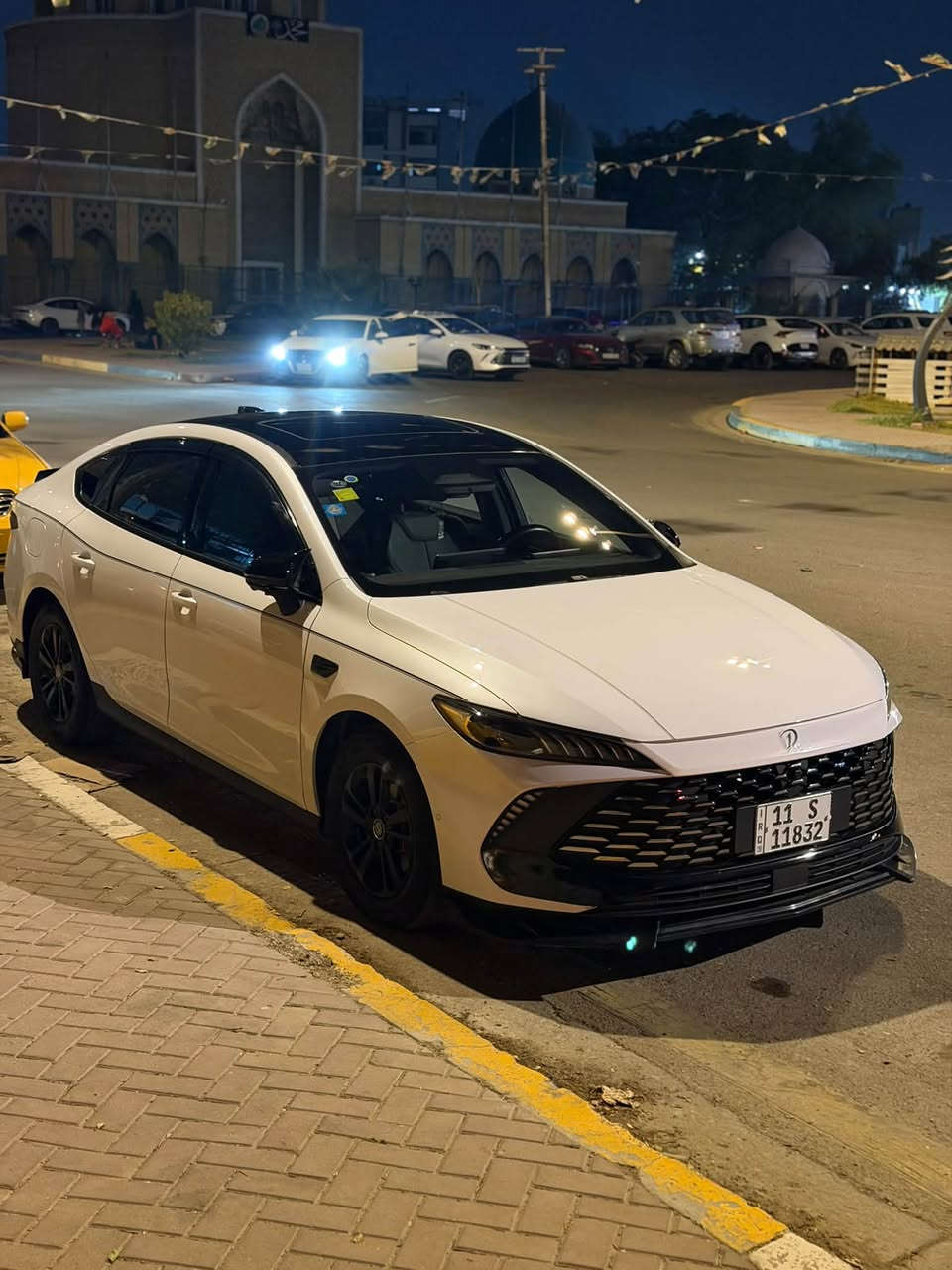 بي واي دي كن بلاس فلاكشب فول مواصفات مو العاديه ماشيه 7000
مواصفاتها 
فتحه سقف
كشن سائق كهرباء 
13 كامره 
حساسات 6 امامي 6 خلفي 
رادارات 2 
اوتو بارك ركن تلقائي نظامين 
محافظه على المسار 3 انظمه 
قياده ذاتيه 
شاشه جبيره 
داش كام تسجيل بلادي
وضع الأمان من تقفل السياره تسجل 24 ساعه 
لايت تحكم 
مري كهرباء وشفط 
ترحيب بالمري والابواب 
تجوه خلفيه 
واكو إضافات اني ضايفها للسياره 
سبايدر خلفي
دفيوزر خلفي 
سكوبات مثلث 
لحيه إماميه 
دوسات جانبيه 
أناره داخليه تفاعليه 
أناره بالدعاميه الاماميه كشافات 
دمام 1200w 
أرضيات تصعد على الدوسه أصليات 
وهواي نواعم ما ذاكرهن 

سعرها (26 مليون وبيها مجال ) السياره باسمي تحويل ثاني يوم مكانها بغداد السياره فول مو عاديه سعر اسئل على سعرها 
***********
