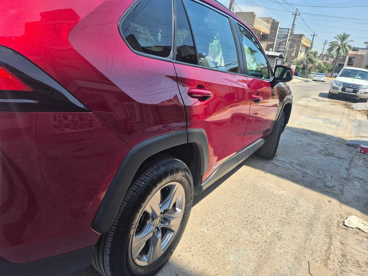 السلام عليكم.... سعر مناسب جدا 
TOYOTA  RAV4 HYBRD
XLE  
سونار مرفق مع الصور 
لون ماروني 
موديل 2022
فول مواصفات  هايبرد 
محرك 2.5  H 
عداد   66الف  M 
مواصفات السيارة 
بصمة  تشغيل وأبواب
فتحة سقف 
انارة الداخلية ثلجي 
سماعات JBL
 دبل لدى امام بروجكتر 
رادار أمامي وجانبي وخلفي
مانع تصادم
صندوك كهرباء 
جام أربعة اوتو 
لايت اوتو 
شاشة كبيرة كامرة خلفية دوارة 
شاشة ابل كار بلي 
اشاير مري 
مانع انزلاق 
فور ويل 
٣ وضعيات للقيادة  ماوس 
تحكم استيرن فول
 مثبت سرعة واوامر صوتية ورادار تفاعلي وتحديد مسار شاشة اعطال حساس اطارات 
سيارة نظيفة جدا 
حادث بسيط 
سيارة رقم بغداد هزة جديدة 
ورقم الدولي 
ماشية 66الف مايل 
صور امريكا مع سونار موجودات بالمنشور
السعر / 17800$
للاستفسار /***********
