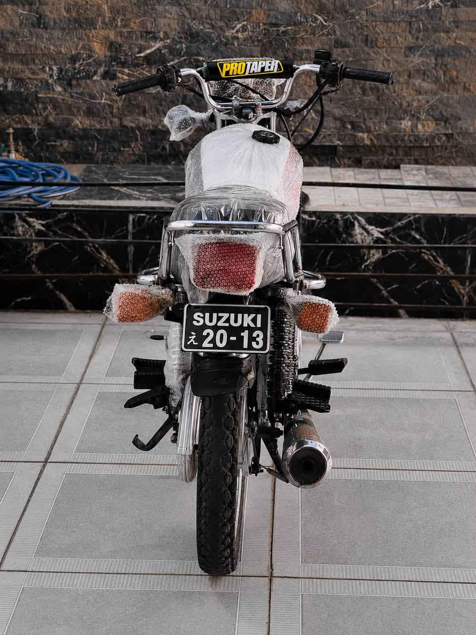 🏍️ دراجة نامی برو 5 گیر (NAMI PRO) موديل2021
دراجة جديدة (لوك)، تشبه الزيرو وماشية شي قليل كلش. كل شي بيها بشرط الفحص وعلى بلادها.

🛠️ المواصفات والشروط:

 الشاصي والبدن: كل النواحي بشرط بلاد، وحتىالسویجات مالتها الأصلية مال بلاد.

 الأوراق: المنيفيست  مال الشركة موجود وياها.

 الكهربائيات: منظومة الكهرباء كاملة  كله شغال وبشرط الفحص.

 التايرات والبريكات: التايرات اثنينهم جدد، والبريكات مضبوطة كلش وما بيها أي نقص.

💰 السعر والعنوان:

 السعر:480 دينار (

 العنوان: كركوك - الشورجة، قرب مطعم حمه ناصر.📍📍

📞 للاستفسار والشراء:

 رقم الهاتف: ***********

🔱🔱🔱🔱🔱🔱🔱🔱🔱🔱🔱🔱

🏍️ ماتۆڕی نامی پڕۆ(NAMI PRO) مۆدێل2021 

ماتۆرێکی زۆر زۆر تازە و لۆک، هاوشێوەی سفرە و زۆر کەم کاری کردووە. هەموو شتێکی بەشەرتە و لەسەر بیلادی خۆی ماوەتەوە.

🛠️ تایبەتمەندی و مەرجەکانی ماتۆڕەکە:

 شاسی و بەدەنه: هەموو لایەکی بەشەرتی بێلادە، تەنانەت سوویچەکانیشی بێلادین.

مەنەفێسی شەریکەیی خۆی لەگەڵ دایە

 سیستەمی کارەبا:، کارەباییات بەشەرت و بێ کێشەن.

 تایە و برێک: هەردوو تایەی لۆکن و برێکەکانی زۆر مەزبوت و بێ کێشەن.

💰 نرخ و ناونیشان:

 نرخ:480

ناو نیشان شۆرجە نزیک چێشت خانەیی حمە ناسر📍📍

📞 بۆ پەیوەندی و کڕین:

 ژمارە تەلەفۆن:***********

تێبینی بۆ کڕیار:ماتۆڕەکە لە کاتی بینیندا خۆی شاهیدی پاكی و توندوتۆڵی خۆی دەدات، هەموو شتێکی بە شەرت دەدرێت.
