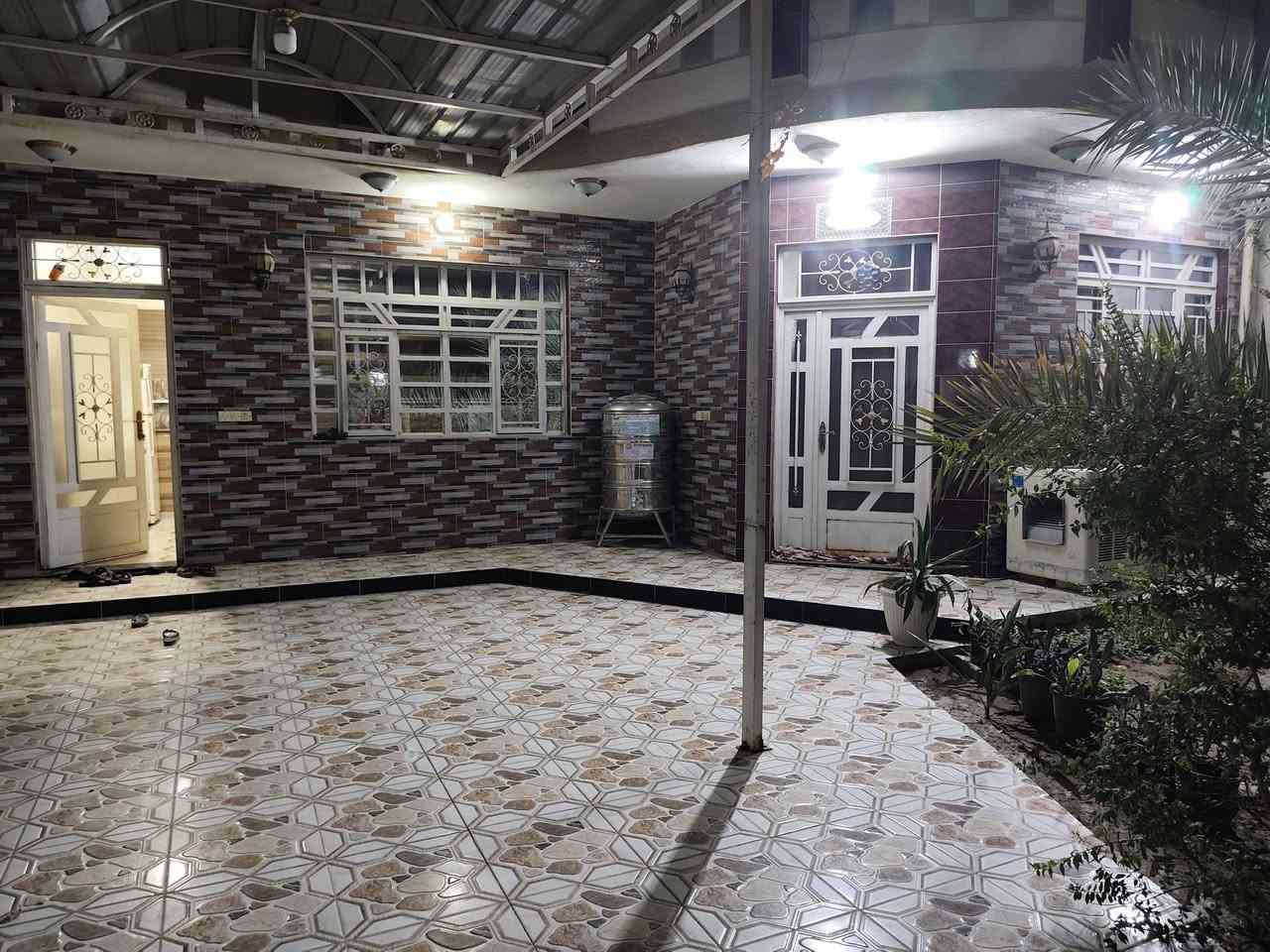دار للبيع مساحة ٣٠٠ متر طابو ملك صرف موقع حي العصري قرب دار المرحوم  المرحوم دكتور زهير السعدي يحتوي على مطبخ عدد ٢ وغرف عدد ٢ وصالة كبيرة واستقبال ومجمع صحيات وحديقة وكراج كبير  سعر جدا #مناسب ١٨٥ الإتصال ***********
