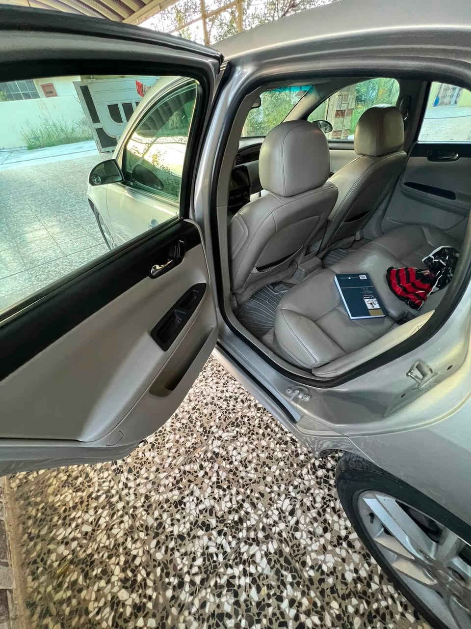 السعر١٠٢  ورقة وبيها مجال 

امبالا ٢٠١٢ رقم بغداد باسمي محرك ٣٦٠٠ مواصفات LTZ يعني فول مواصفات 
كشنات تدفئة  فتحة سقف كشنات جلد كهرباء الكشنات الخلفية قلاب  تدفئة تبريد فول كلة جديد شادلها شاشة وكامرة خلفية سستم صوت BOSE  يخبل شديتلها  منضومة زينون عالي وناصي يسوي الشارع نهار  تشغيل عن بعد  ويلها مال LTZ ١٨ بلادي كير ومكينة وكهربائات مكفولات وكلشي شغال مابيها اي خلل  حادثها مال امريكا معروض بالصور وبيها سونار مكفولة من الكص ومن كلشي حادثها حلو بدون دواخل مثل ما موضح بالصور وبيها واتساب واتصال على رقم 
***********
