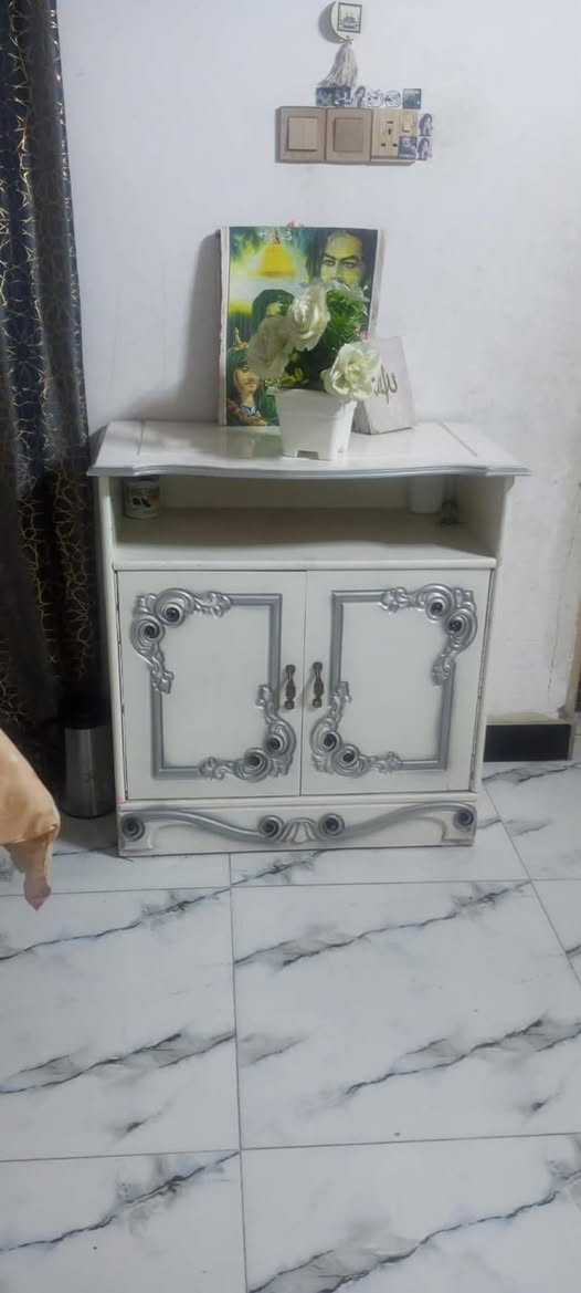 السلام عليكم غرفة اخشاب عراقي  استخدام قليل ٧٠٠ عنوان شعب حي بساتين ***********
