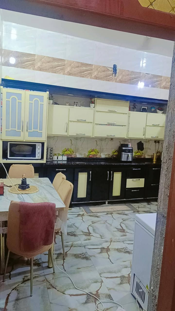 دار سكن للبيع / العنوان حي الباقر
المساحه 100 متر طابقين قرب ثانويه أكد
الطابق الاول كونكريت بناء حديث الطابق الثاني عكاده غرفتين وصاله وصحيات وحده من الغرف واصله لسقف
ملاحضه /البيت مطلوب أسكان 17 مليون تحب يبقى على المشتري اول تحب تأخذه جاهز ابو البيت يسدده ويحوله للمشتري حسب الاتفاق
 مراجعه مكتب بغداد ***********
