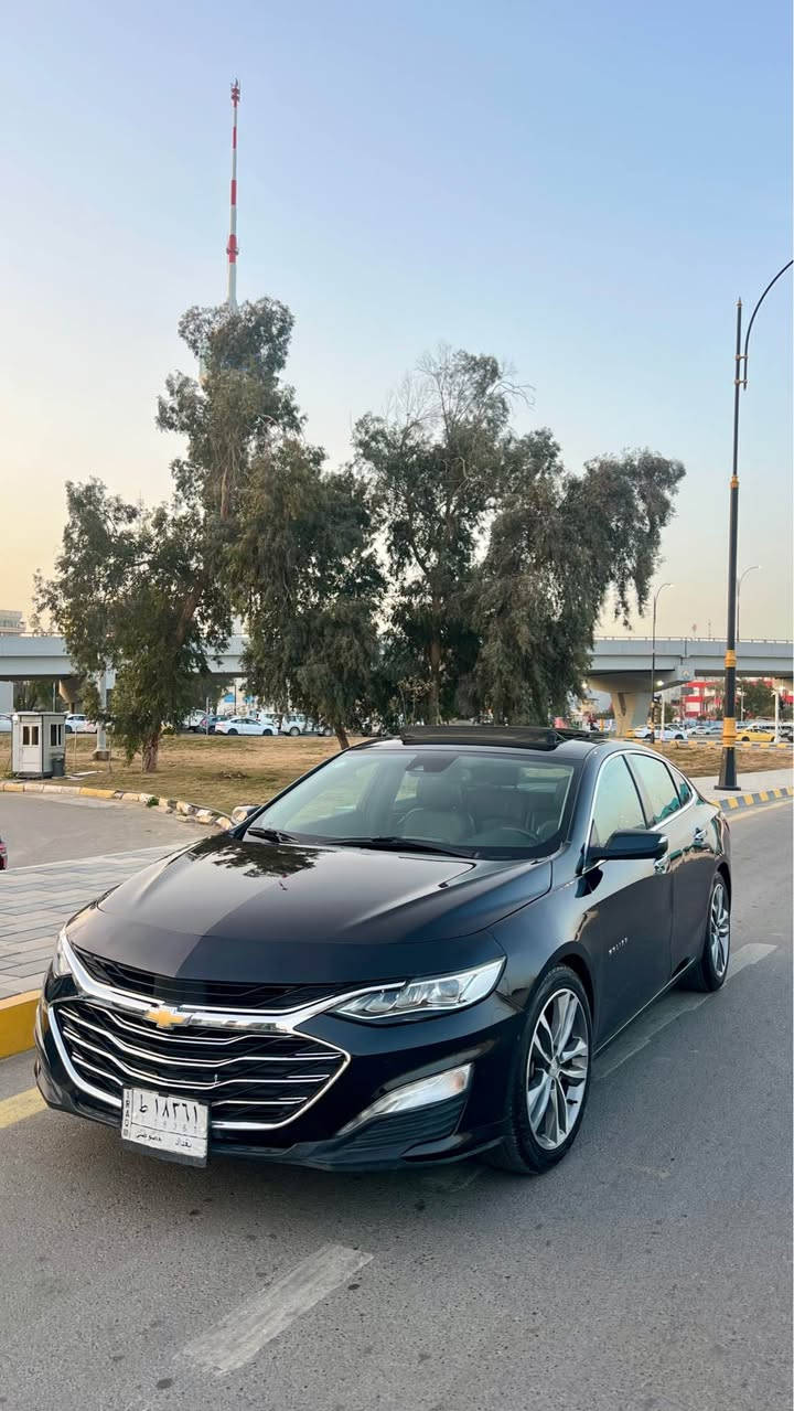 المواصفات
1.حساسات عدد ١٢ + أوتو بارك 
2. رادار أمامي (بريك و تنبيه عند الاقتراب بسرعة من سيارة أو أشخاص+قيادة ذاتية).
3. رادار النقطة العمياء (مؤشر في المرايا الجانبية). 
4. كاميرا خلفية دوارة مع تنبيه و مؤشر من جهة اقتراب سيارة من الخلف في حال عدم رؤية السيارة
5. رادار المحافظة على المسار و التنبيه الصوتي في حال الخروج عن المسار مع مؤشر ضوئي في الدشبول
6. إضاءة عالي و ناصي أوتو (يتم تحسس وجود سيارة من الأمام و يتم التحكم بإطفاء و تشغيل العالي اتوماتيك).
7. منظومة مساعد البريك الذكي و معزز قوة البريك (تساعد في تعزيز قوة البريك أوتوماتيكيا لتقليل و تلافي التصادم من الأمام).
8.منظومة إدارة الشحن الكهربائي الذكي Intelligent Battery Management System  و ذلك للتحكم الذكي بشحن البطارية لإطالة عمرها قدر الإمكان.
9.منظومة ABS
10.منظومة Traction control and Satblitrak
11.منظومة إزالة الضباب تلقائياً Auto Defog  
12.حساسات ضغط الإطارات
13.مثبت سرعة
14.تشغيل عن بعد
15. أوتو بارك 
16.بانوراما
18.بصمة بيبان و تشغيل و صندوق
19. مرآة داخلية رؤية ليلية. 
20. شاشة دشبول تحتوي على ضبط تحكمات السيارة و الرادارات و تحتوي على Android Auto  و Apple Car Play  لتوصيل الموبايل للسيارة و عرض الخرائط و التحكمات الصوتية
21.بلوتوث + wifi
22.بوصلة
23.كشنات جلد تدفئة تبريد +الخلفي تدفئة فقط
24.تحكم كشنات أمامي فول كهرباء 
25.تبريد أمامي خلفي
26.إنارة داخلية في البيبان و الدشبول (بلادي)
27. شاشة لعرض معلومات السيارة (ضغط و لزوجة الزيت و ضغط الإطارات و غيرها)
28.تحكمات ستيرن كاملة
29.تحكمات غلق و فتح باب الكراج Home Link
30.اربع منافذ USB  بالإضافة إلى ٢ منفذ جداحة و منفذ كهرباء AC 120 volt
31.جام اربع بيبان نزول أوتو و باب السائق نزول و صعود أوتو
32.إيرباك من كل الجهات و بالكشنات الأربعة و للارجل الأمامية
33.ستيرن كهربائي
34.محرك 2000 تيربو 
35. نظام مسافة الاتباع Follow Distance لتحديد زمن اللحاق بالسيارة في الإمام و ذلك لتفادي الاصطدام
36. شحن موبايل لاسلكي (wireless)

رقم بغداد تحويل مباشر ماشيه 103 الف كم قابل للزياده 

السياره بدون اي نقص
*********** بغداد, العراق
