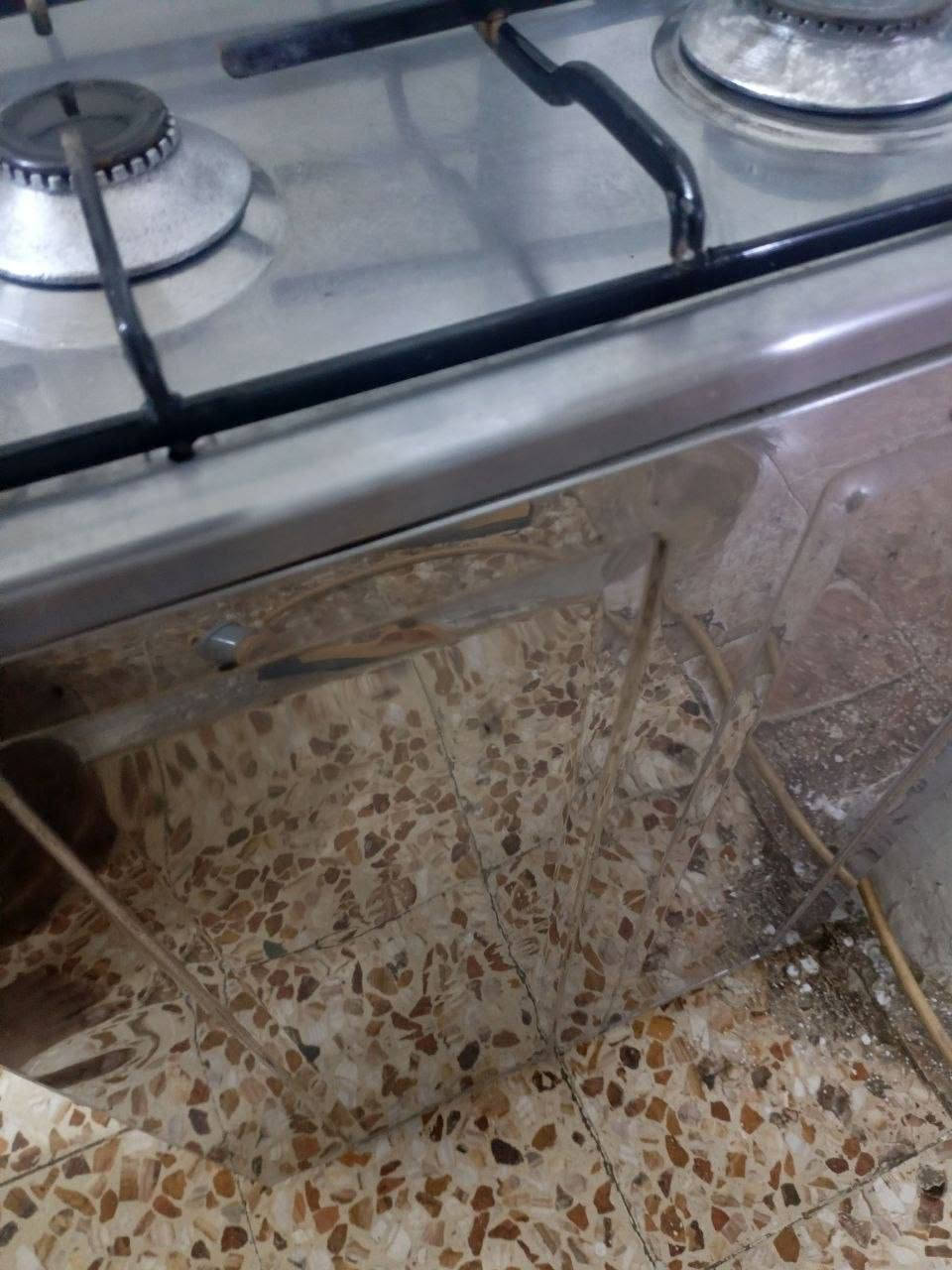 طباخ ابو 4 عيون للبيع نوعيته مصري فريش ناره كلها شغالة وفرنه هم شغال كلش نضيف الاتصال على الرقم ***********
