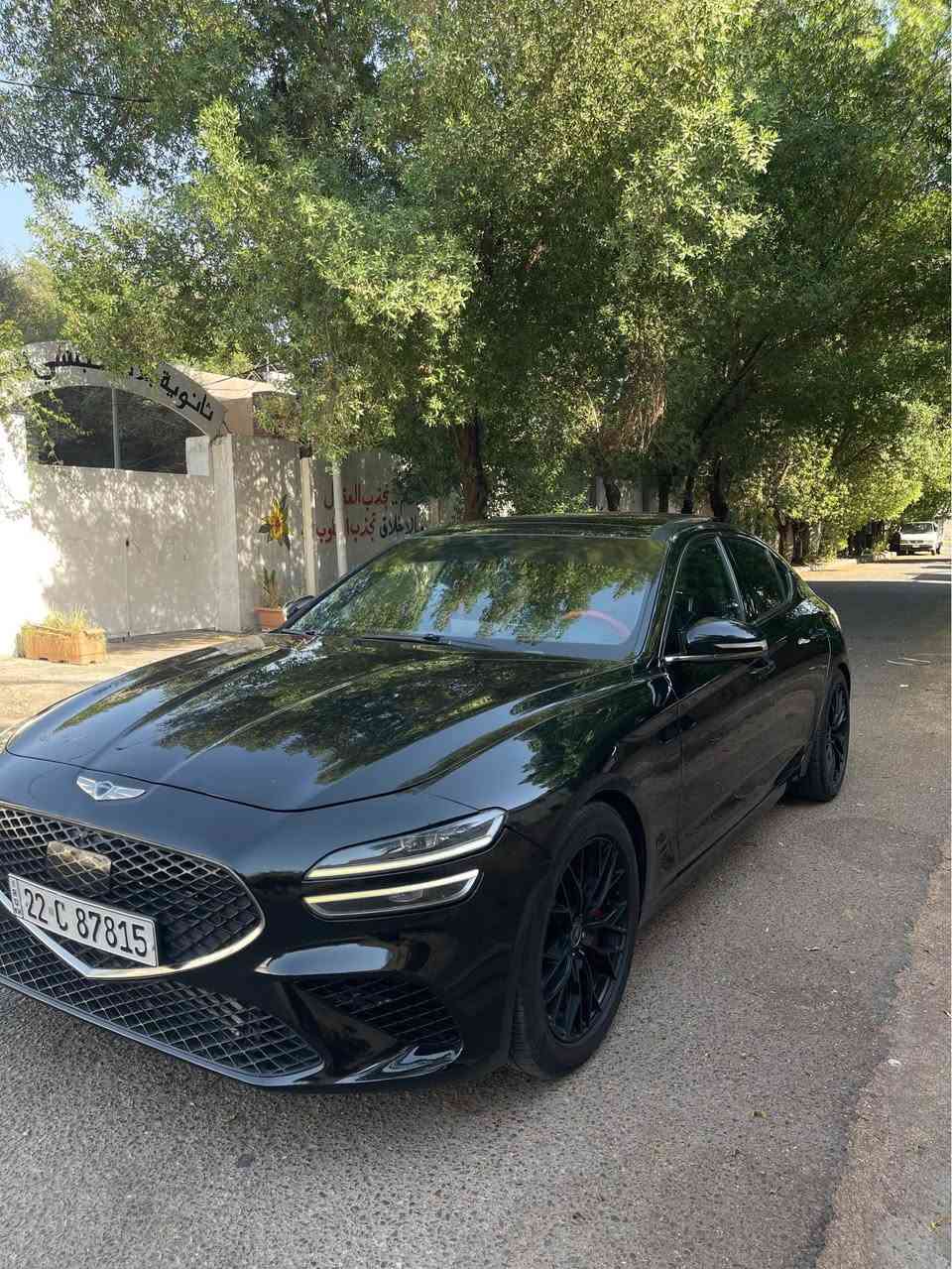 السلام عليكم 
‏بيع مستعجل أرخص جنسيز بالسوق

للبيع  او مراوسGenesis G70 سبورت برستيج 
— محرك 3.3T  
حادث جاملغ وبنيد صور الحادث و السونار خاص 
رقم اربيل تحويل او  وكالة 
🔹 الموديل: 2022 
🔹 الفئة: Sport Prestige (أعلى فئة)
🔹 المحرك: 3.3L V6 Twin Turbo
🔹 القوة: حوالي 370 حصان 🔥
🔹 الگير: أوتوماتيك 8 سرعات
🔹 نظام الدفع: (خلفي المرغوب 2wd)
🔹 الممشى: 52,000 ميل 
🔥 المواصفات الكاملة:
⚙️ الأداء:
وضعيات قيادة متعددة (Sport / Comfort / Eco/sport+)
شفتات ستيرن (Paddle Shifters)
نظام تعليق رياضي مريح وثابت
نظام اكزوز رياضي صوت متغير عند تبديل وضعيات القياده
🛋️ الداخلية والفخامة:
مقاعد جلد مميزه بالون الاحمر +متغيرة عند تبديل وضعيات القياده
تبريد وتدفئة للمقاعد الأمامية
ذاكرة مقاعد + تحكم كهربائي كامل المقاعد الامامية
ستيرن كهرباء+خزن وضعية +تدفئه ستيرن +نظام الاهتزاز عند التحذير
داخل كاربون وجلد فخم جدا مع احزمة حمراء رياضية مميزه
سقف وتكم كنتارة بالكامل 
إضاءة داخلية (Ambient Lighting)
📺 التكنولوجيا:
شاشة معلومات وترفيه كبيرة
نظام صوت فاخر (Lexicon) 🔊
Apple CarPlay + Android Auto
شحن لاسلكي للموبايل
دشبول شاشة + كامرة عند الانعطاف
🚗 الأمان والمساعدة:
رادار أمامي+قيادة الية + مثبت سرعة ذكي
نظام الحفاظ على المسار
تحذير النقطة العمياء
فرملة طوارئ أوتوماتيكية
كاميرات 360 درجة
حساسات أمامية وخلفية 
🌟 إضافات:
فتحة سقف بانوراما 
تشغيل بصمة + دخول ذكي
تشغيل عن بعد 
مرايا كهربائية قابلة للطي
جنوط رياضية قياس كبير
السيارة جاهزه بدون اي نقص او مسج

السعر 189 وبيها مجال بسيط جدا 

للاستفسار:- مكان السياره بغداد الصليخ *********** بغداد, العراق

نص مكتوب في الصور:
- 3 of 8