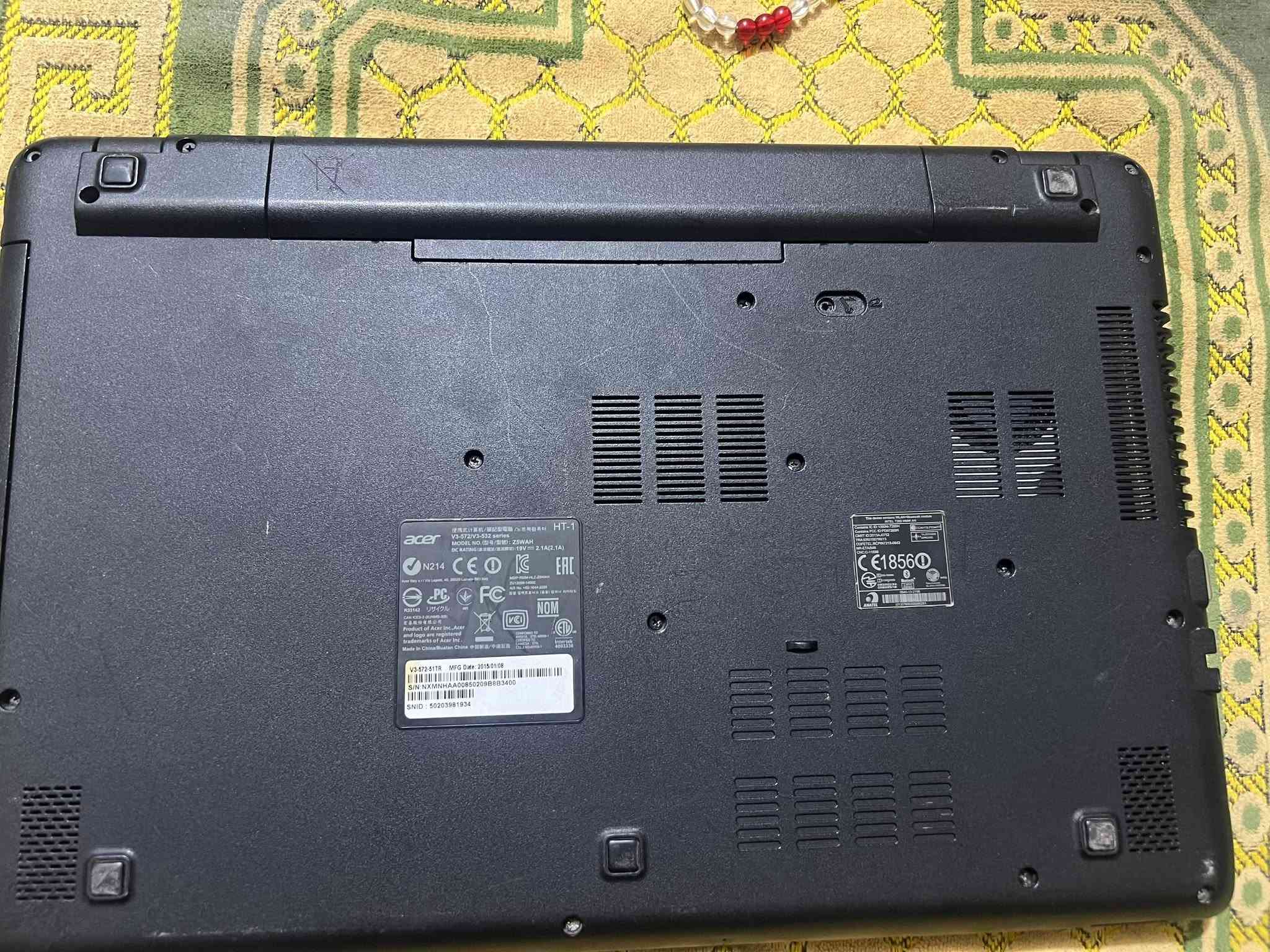 💻🔥 **للبيع لابتوب Acer Aspire V3-572** 🔥💻
📌 **المواصفات:**
✅ معالج Intel Core i5 جيل خامس
✅ رام 8GB
✅ هارد SSD سعة 256GB 🚀
✅ كرت شاشة Intel HD Graphics 5500
✅ مناسب للدراسة، التصفح، والأعمال اليومية

🔧 **ملاحظة:** الشاشة مبدّلة.

📱 لابتوب عملي بمواصفات مناسبة للاستخدام اليومي السعر 400الف بيه مجال بسيط 

📩 للاستفسار والتواصل، راسلني خاص.
العنوان البصره جمعيات 
***********
الجاد بالشراء حياه الله ❤️
