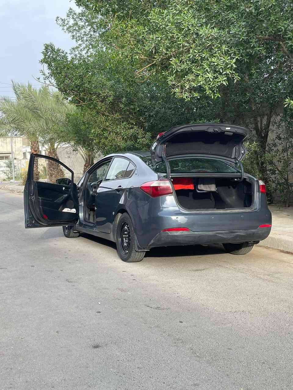 سلام عليكم فورتي مديل 16السياره جاهزه رجان البيع فقط ما متواجد عله الفيس فقط عله الرقم سعر السياره 100بيه مجال  رقم الهاتف *********** وتساب رصيد
