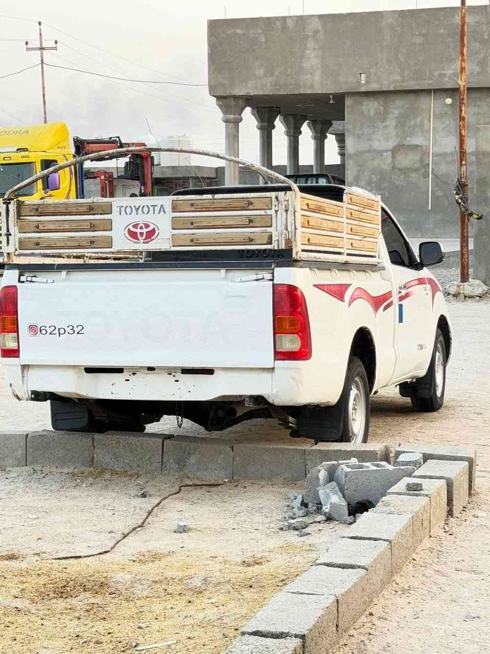 سلام عليكم سيارة جديده البيع كفاله عامه تبريد شغال  ثلاجه رقم واسط  مكينه جديده لا تبخير ولا تنقيص
سيارة خير من الله مال جناي 
***********
