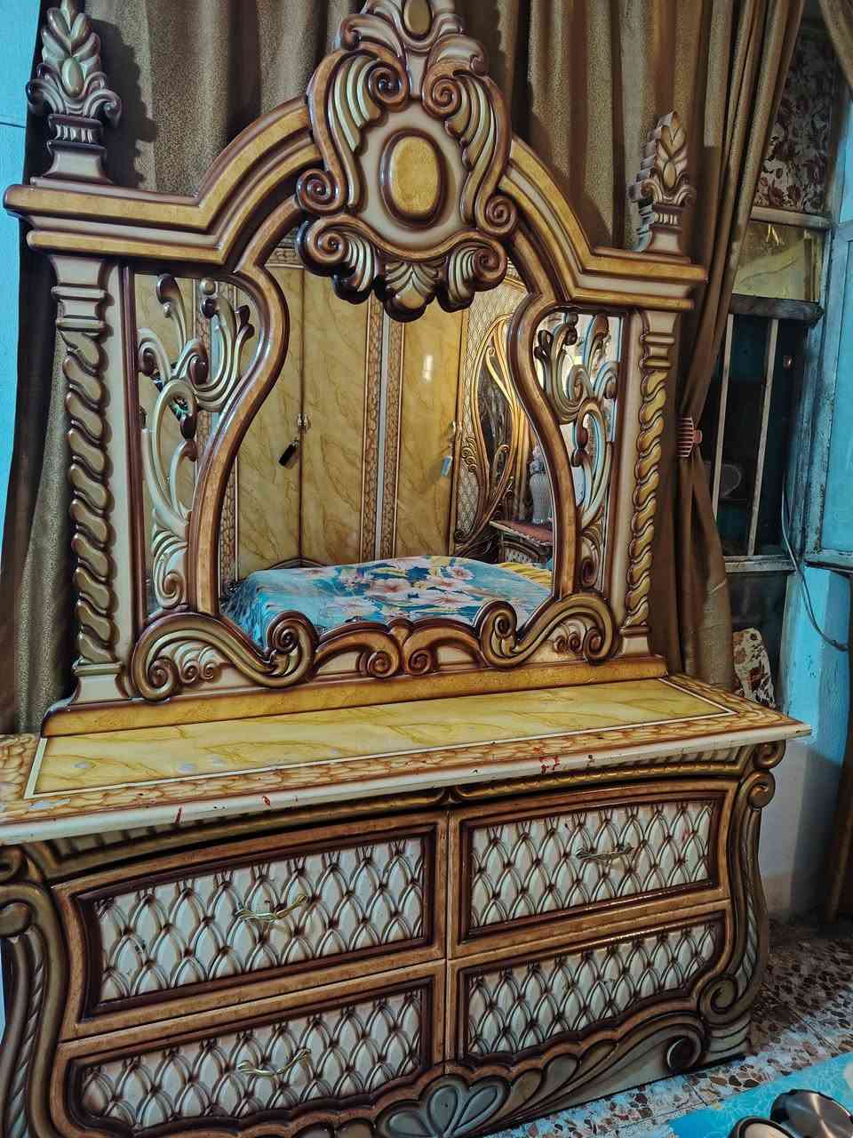 اسلام عليكم غرفه نوم عراقيه  نظافه  90/100  المكان بغداد مدينة الصدر السعر ٦٥٠ وبيهه مجال ***********
