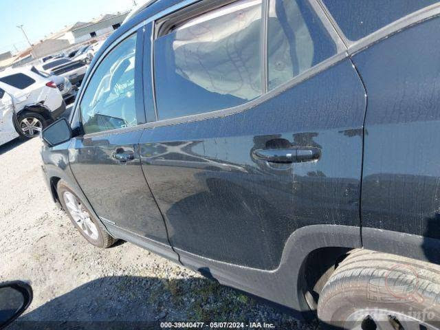 * للبيع.. GMC Terrain موديل 2022 فئة SLT - فول مواصفات*
سيارة وارد امريكي، نظافة فول وبحالة ممتازة جدا، ماشية قليل ومكفولة من كلشي.

ماشية ( 25,000 ) خمسة وعشرون الف كيلو 

* المواصفات الميكانيكية:*
- المحرك: 1.5 تيربو - اقتصادي وقوي بنفس الوقت 

- الكير: اوتوماتيك دكم (9) نمر AT المرغوب

- نظام الدفع: FWD
- اللون: اسود ملكي

* مواصفات الراحة والرفاهية:*
- داخل  كشنات جلد - كشنات تدفئة وتحكم كهربائي
- شاشة حجم كبير تدعم CarPlay و Android Auto وايرليس
- نظام صوت نقي وعالي الدقة
- تشغيل عن بعد + بصمة تشغيل وبصمة ابواب
- لايتات LED فول (نهاري وعالي وناصي)
- صندوق خلفي كهربائي ينفتح بالقدم وبالريموت
- تبريد قطعتين ثلج

* مواصفات الامان:*
- رادار امامي - تنبيه تصادم امامي
- رادار جانبي - تنبيه النقطة العمياء
- كاميرا خلفية HD + نظام تحديد المسار

* حالة البدي - بكل امانة:*
السيارة حادثها كلش بسيط:
1. الجاملغ: مصلح على البارد بدون صبغ - محافظ على صبغ الشركة
2. الباب: مبدل بنفس اللون - شد شركة بدون صبغ وكد شبر الجاملغ الخلفي الايمن 

*الايرباكات طاكة وراجعه سستم تفصيخ بالامارات ، الشاصي واللغد سليم 100% وبالفحص.*

* السعر: 166 ورقة وبيها مجال بسيط للشراي*

* المكان: بغداد* الحرية
* للاتصال والاستفسار: ************

نص مكتوب في الصور:
- 000-39040477 - 05/02/2024 - IAA Inc. BidFax.info
- 000-39040477 - 05/07/2024 - IAA Inc.