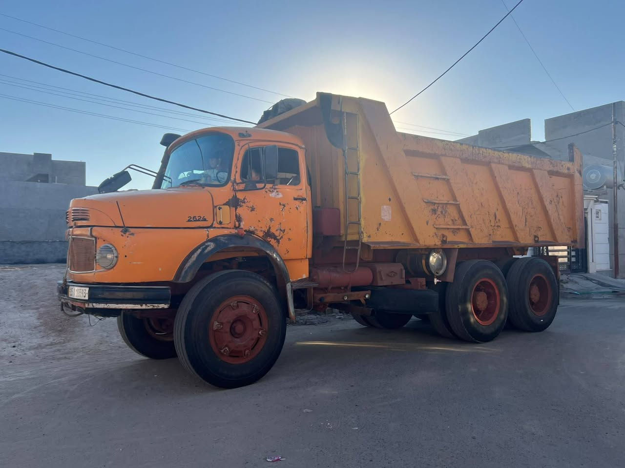 للبيع اقجم موديل 80 مطوله بدي مايلر عمل مجموعة جي اف كير 111 محرك عادي جديد تخم تاير سيارة جاهزة للعمل تحويل مباشر  السعر  40 مليون وبيه مجال للأستفسار ***********
