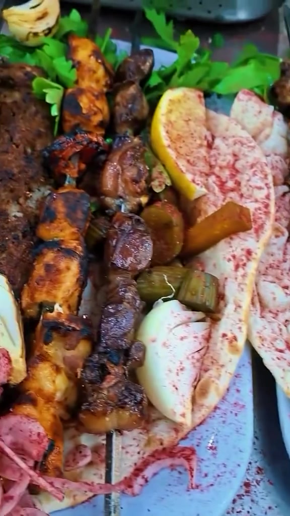 إعلان مطعم حجي سمير

بسم الله الرحمن الرحيم
صلي على محمد وآل محمد ❤️

🔥 مطعم حجي سمير 🔥
يفتح أبوابه من الساعة 5 الفجر وحتى 12 بالليل 🌙

🥙 أحلى ريوك كباب قبل لا تروح للدوام 😋
🍢 متوفر نفرات وكيلو كباب
💰 كيلو الكباب بـ20 ألف
🚗 توصيل مجاني

✅ مستعدين لتجهيز كافة دوائر الدولة والشركات والمناسبات.

📍 العنوان: شموخ، مقابل مجمع تينة
📞 للحجز والتوصيل: ***********

⚠️ ملاحظة: ليس لدينا فرع آخر
لا تفوتكم الطيبة… حياكم الله 🌹
