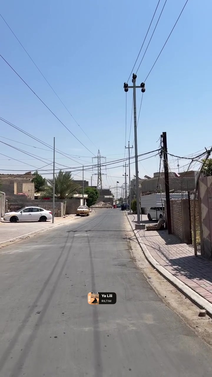 سلام عليكم مساحةًقطعه الكلي 420 متر /كافّة الخدمات موجود مثل مياه  ومجاري وتبليط /بيتين مساحة البيت اول تحت بناءً 250متر وبيت ثاني مساحة 100مت مربع 
سند 25 بسمنا 
بيت الاول/250 مواصفات بي مطبخ صغير وكبير /استقبال /صاله كبير/3غرف نوم /صحيات وحمامات 3/مع مخزن ومنور عدد 2/
بيت ثاني/100مواصفات بي مطبخ/استقبال/صاله/غرف نوم 2/صحيات وحمامات عدد2/موقع دار حي رياض شارع مدرسة الفضل الاهلي
الي يريد استفسار اكثر يتصل على رقم *********** غير متواجد بل فيس
