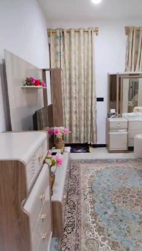 السلام عليكم غرفة اخشاب حديثة للبيع اخذتها ب3 ملايين بس حولت بيت جديد واريد ابيعها مستخدمها 4 اشهر بس وتتكون من 11 قطعة 

وسعرها / مليون ونص وبيها مجال 
***********
