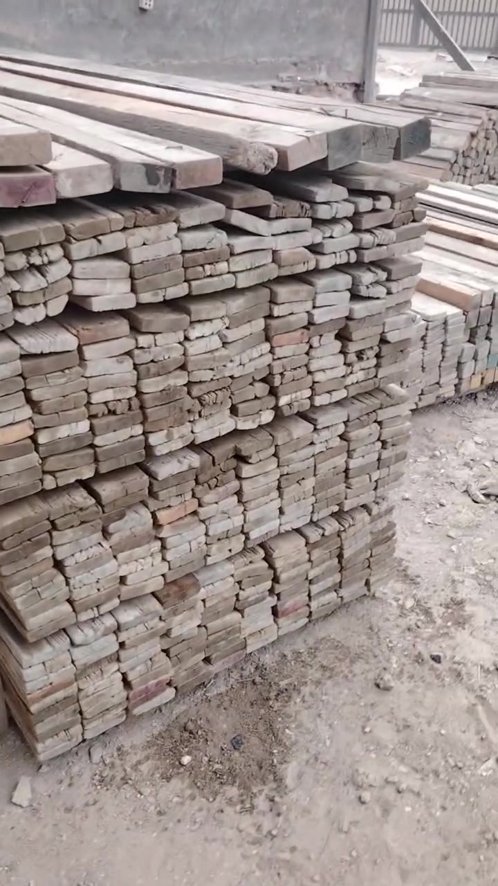 قالب خشب مستعمل • نضيف • ١٢مكعب