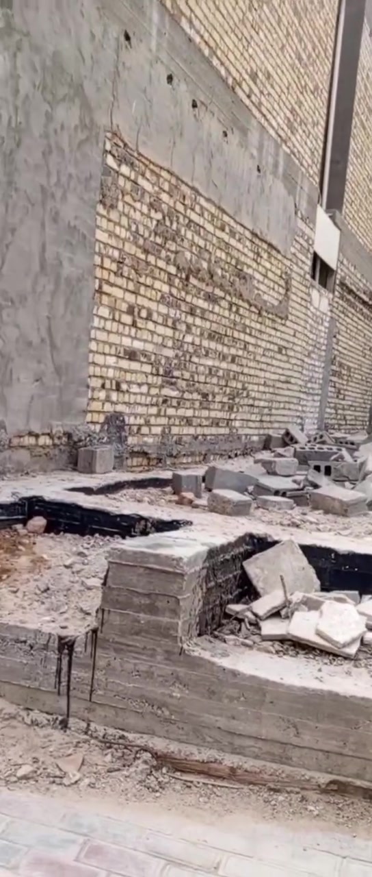 قطعة بتلو طابو صرف مدفونه مساحه 90متر الموقع طويريج نهاية شارع البلديه في حي الامير قرب مالك الاشتر الابتدائية . 
السعر    47 مليون مع المجال 
الاستفسار اكثر اتصل بنا على هذا الرقم  *********** الاتصال واتساب
