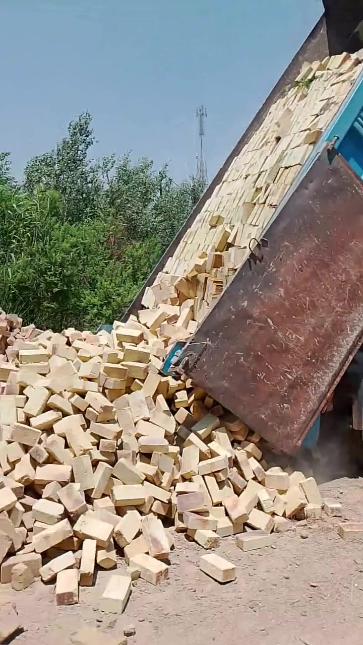 السلام عليكم لدينا طابوق الشوملي بسعار تنافسيه 
الاستفسار اتصل على هذا رقم ***********//***********
