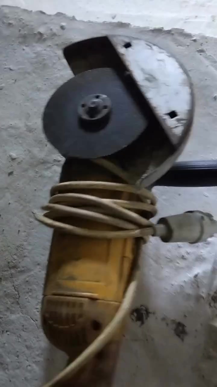 مكينة لحيم زغيره مستخدمه قليل قويه كلش ماوياها وايرات بس مكينه+درين همر مستخدم+كوسره مستخدم ماطابه تصليح نضيفه شغالات كلهن مكاني كوت حي الحكيم ***********
