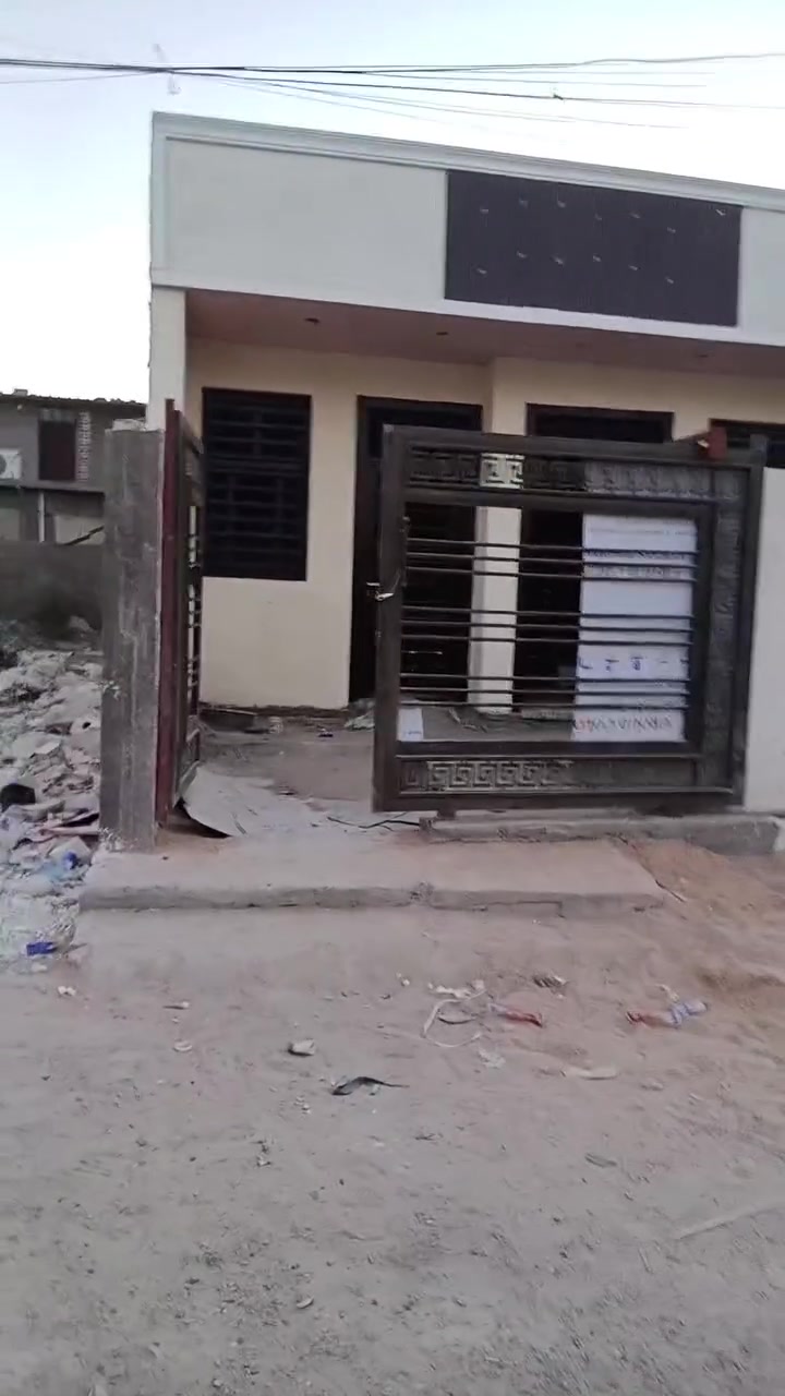 سلام عليكم  بيت البيع مساحه 140 متر  2 غرف نوم  بناء  طابوك جديد تفاصيل داخل الفيديو  السعر 90 مليون بي مجال  الاتصال  ***********  بي واتساب
