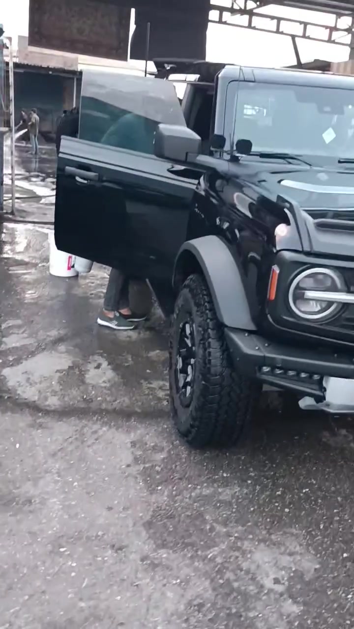 Ford Bronco
Outer banks 
2025
6V
8000km
Black

***********

نص مكتوب في الصور:
- MODEL: 2025 OUTER BANKS EDITION. ODOMETER: 8,000 KM. EXTERIOR: 2 BODY PANELS REPLACED WITH OEM (BONNET REPLACED WITH GENUINE OEM PART). FOR INQUIRIES: ***********. MODEL: 2025 OUTER BANKS EDITION. ODOMETER: 8,000 KM. EXTERIOR: 2 BODY PANELS REPLACED WITH OEM (BONNET REPLACED WITH GENUINE OEM PART). FOR INQUIRIES: ***********. BRONCO: REFINED CAPABILITY