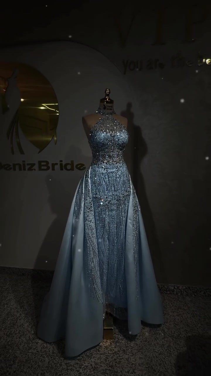 جرأة، فخامة، وحضور ما يتكرر مرتين ❤️
تصميم أنيق بتفاصيل راقية يبرز جمالك ويخلي إطلالتك أفخم وأجمل…
كل سهرة تحتاج لفستان يحكي عنك… 

 ✨خصومات حصرية لفترة محدودة ✨

📍 المكان: زيونة – شارع الربيعي – بناية كراند التجارية
👗 دنيز برايد… أناقة تعكس شخصيتك ❤️
