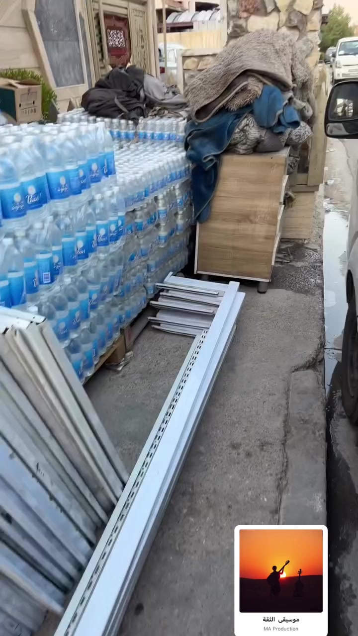 للبيع عنواني بغداد بلديات قيم بمايرضي الله
***********
رفوف ٥ متر جداري 
وعدي مترين يندك بل حايط 
ميز معسلات
