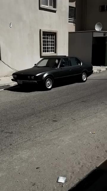 السلام عليكم للبيع 
Bmw 735i
موديل 1990 لون رصاصي غير محدد
مكفوله شواصي وضربه قويه 
تخم تاير جديد 
باتري جديد 
تبريد وي السويج
كير ومحرك خير من الله
صدر امامي تعبان 
صدر خلفي جديد توني شاده 100/100
السياره عوزه صبغه صبغهه مجورد 
رقم بغداد سنويه 2027
كهربائيات كله شغال 
مثبت سرعه شغال 
السياره اصل جوبلس وحاطين دبلات عادي 
هوك سحب 
مانع انزلاق 
اصل بردات السياره 
السعر 55 وبي مجال
للاستفسار خاص او على الرقم ***********

