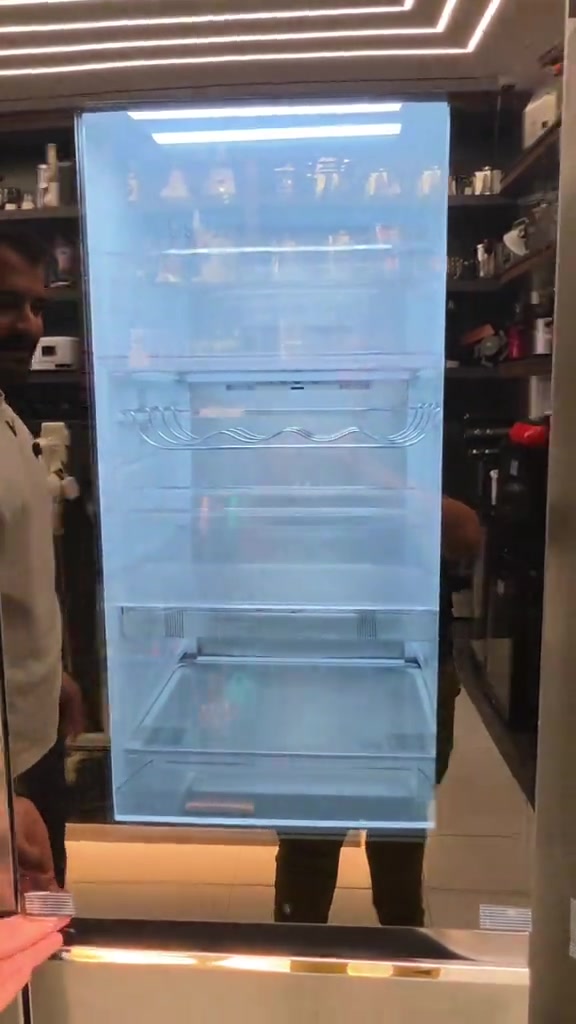 مو بس شكل فخم… هاي الـ LG تخليك تشوف شنو داخل الثلاجة بدون حتى ما تفتح الباب! 🤩❄️ ثلاجة LG GCX-287TVB بتصميم 4 أبواب وسعة كبيرة 705 لتر: ✨ تقنية InstaView — دگتين على الزجاج ويبين المحتوى الداخلي ❄️ Linear Cooling للمحافظة على ثبات درجة الحرارة 🌬️ Door Cooling+ لتوزيع التبريد بصورة أفضل 🧼 Hygiene Fresh+ 🧊 صانع ثلج أوتوماتيكي 📱 Wi-Fi ودعم تطبيق LG ThinQ 🚪 مساحة داخلية واسعة ومرتبة 📐 الأبعاد تقريبًا: العرض 91.3 سم × الارتفاع 179 سم × العمق 73.5 سم 🛡️ ضمان 10 سنوات من وكالة خوشناو – LG الأصلي #عبدالله_يورو #LG #ثلاجات_LG #اجهزة_منزلية #ثلاجات 
