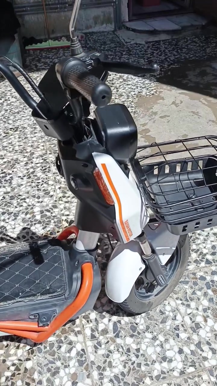 🔥🔥 للبيع دراجة كهربائية RAYAN MOTOR حجم 14 🔥🔥
للبيع دراجة ريان نظيفة جداً ومرتبة، استعمال شهر فقط، 

⚡ المواصفات: ✅ RAYAN MOTOR
✅ حجم 14
✅ 4 بطاريات
✅ البطاريات بعدها جديدة وحالتها ممتازة جداً 🔋
✅ سلة أمامية كبيرة
✅ كرسي خلفي مريح
✅ تايرات نظيفة
✅ الدراجة شغالة وجاهزة للاستخدام
✅ نظافة واضحة بالصور 📸

💰 السعر: 450,000 دينار فقط 🔥 قابل للتفاوض للجاد فقط

📍 الموقع: [بغداد مصفى الدورة ] 📞 الاتصال/واتساب: [***********]

💵 البيع نقداً
👀 الفحص أمام المشتري

دراجة نظيفة وتستاهل، والبطاريات وحدها بحالة ممتازة 🔋🔥
